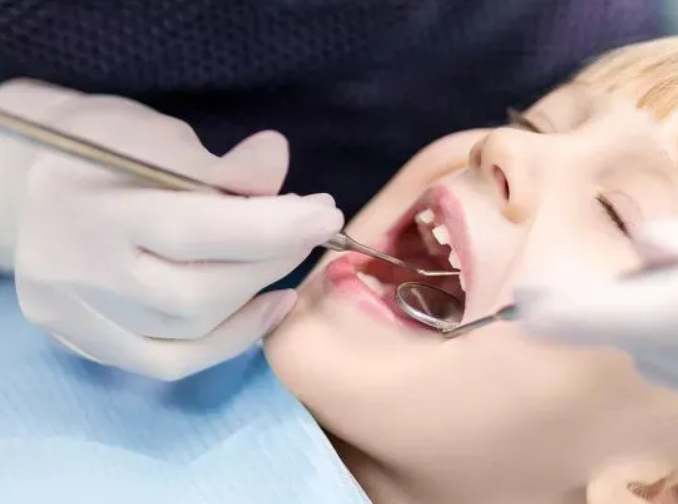 Will applying fluoride cause dental fluorosis or fluorosis?